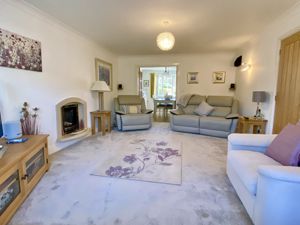 Lounge- click for photo gallery